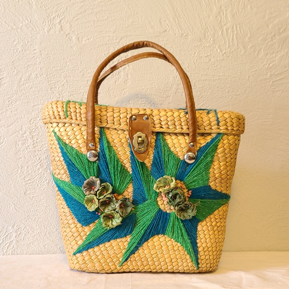 Vintage 1960s woven basket purse